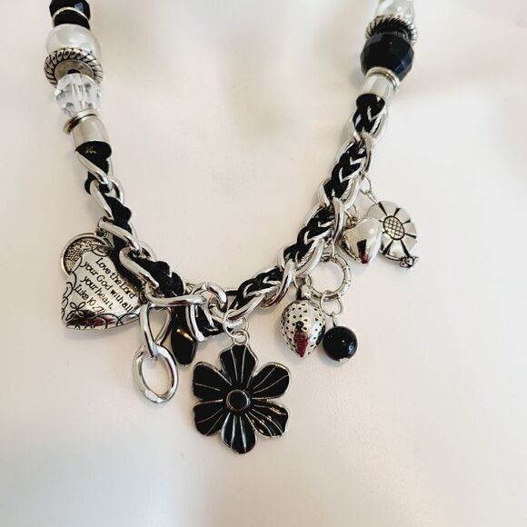 New! Boutique item matching necklace with earrings - Picture 5 of 6